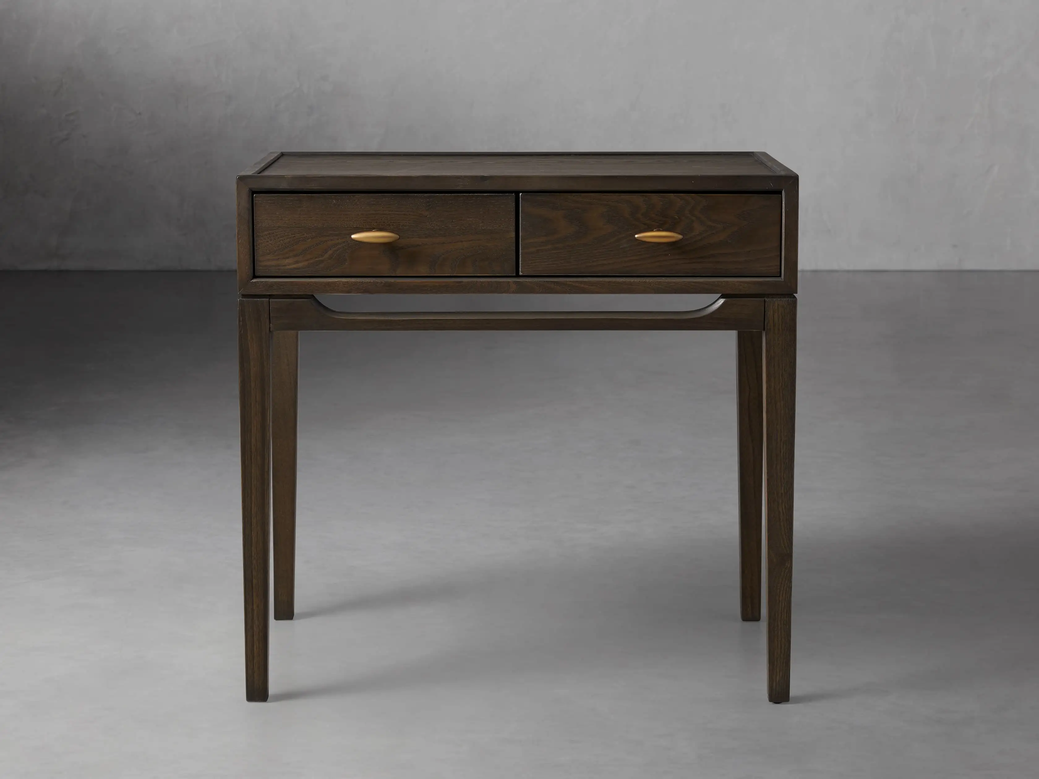 Brock Nightstand, Bahasa Brown